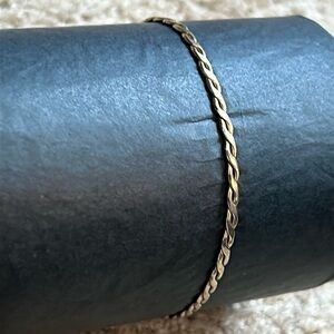 Women’s vintage dainty gold tone‎ twisted bangle bracelet watch one size